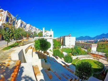 Deluxe Flat With Garden_Tirana Apartment Ngoại thất bức ảnh