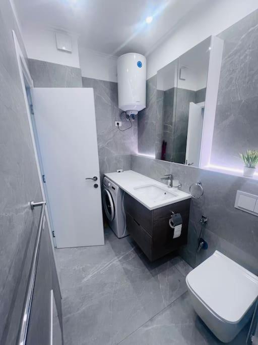 Deluxe Flat With Garden_Tirana Apartment Ngoại thất bức ảnh