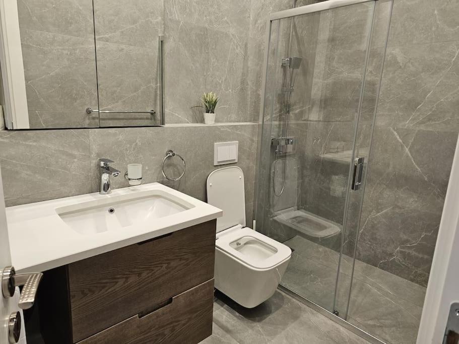 Deluxe Flat With Garden_Tirana Apartment Ngoại thất bức ảnh