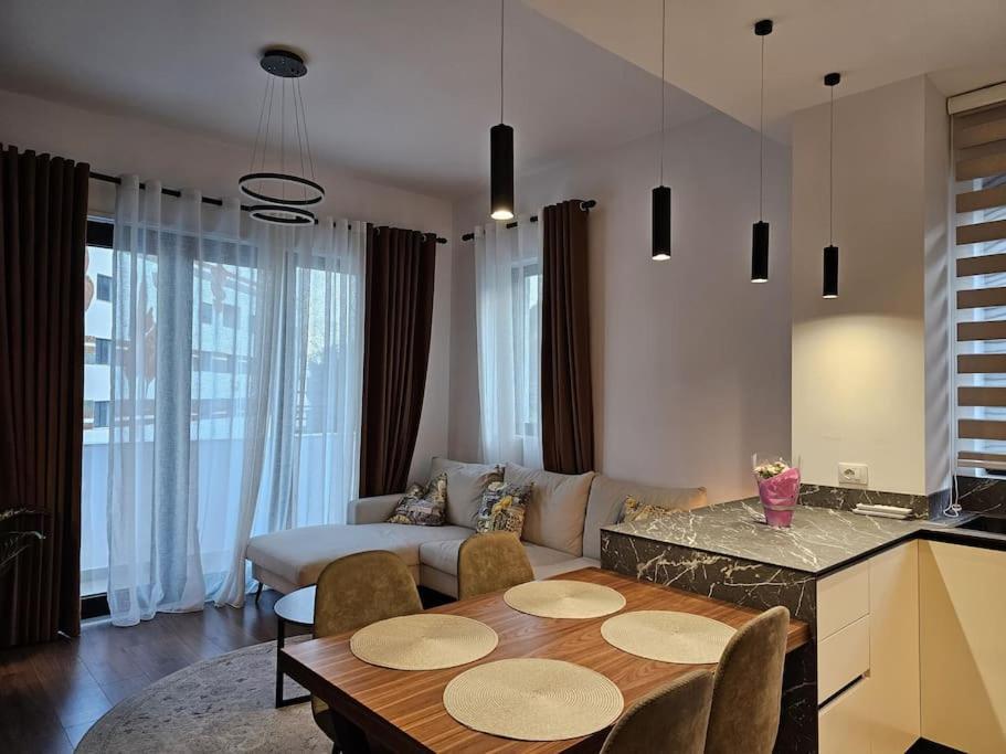 Deluxe Flat With Garden_Tirana Apartment Ngoại thất bức ảnh