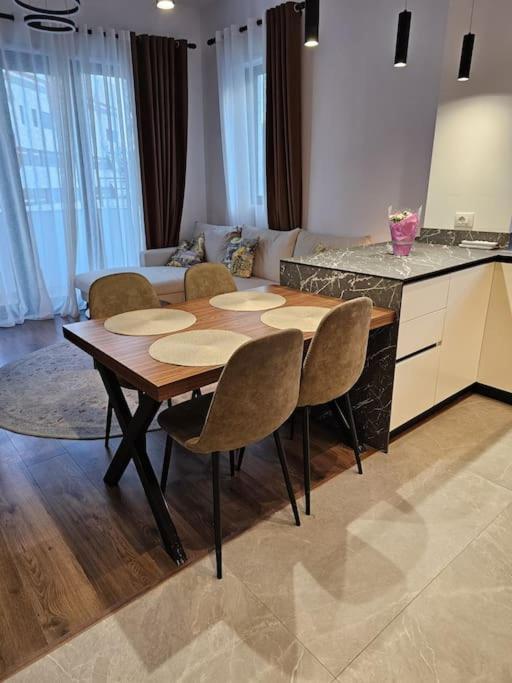 Deluxe Flat With Garden_Tirana Apartment Ngoại thất bức ảnh