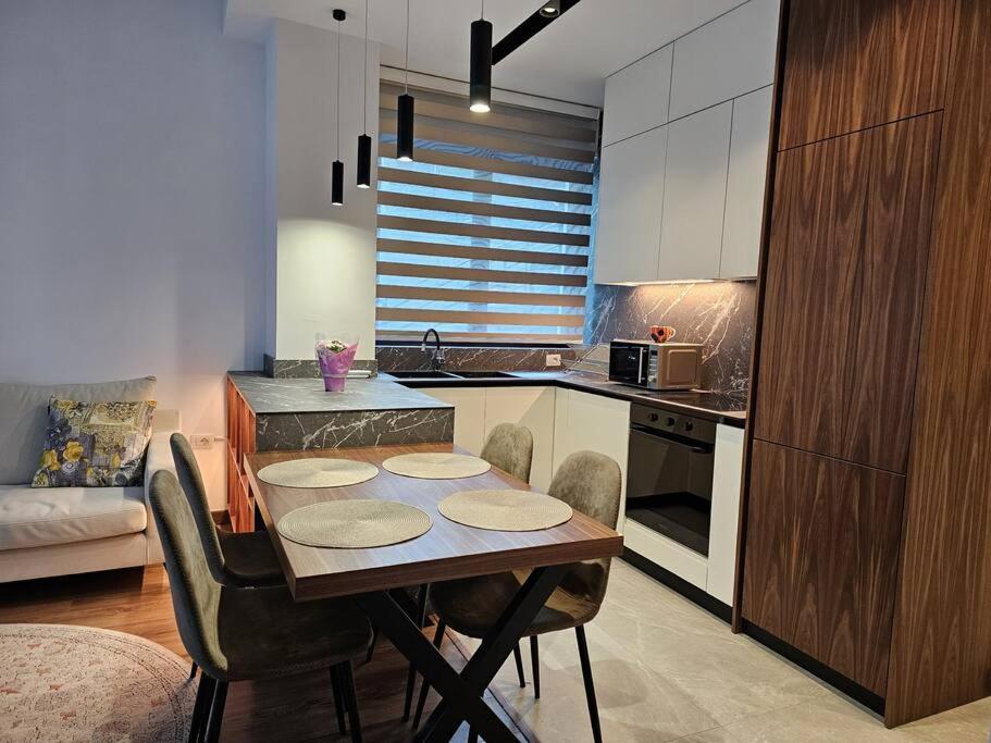 Deluxe Flat With Garden_Tirana Apartment Ngoại thất bức ảnh