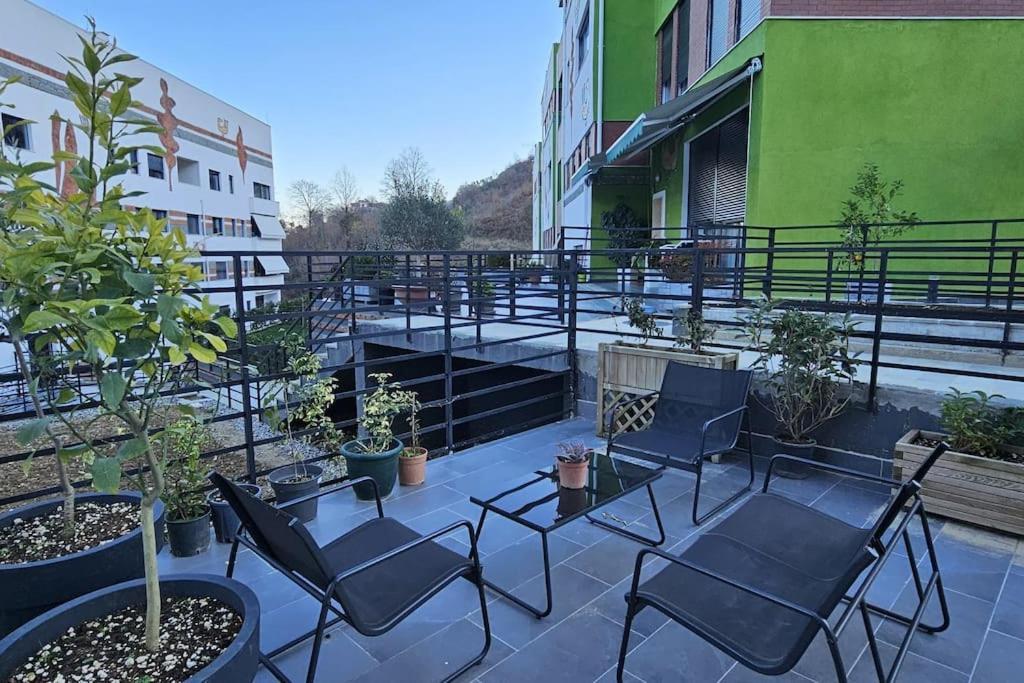 Deluxe Flat With Garden_Tirana Apartment Ngoại thất bức ảnh